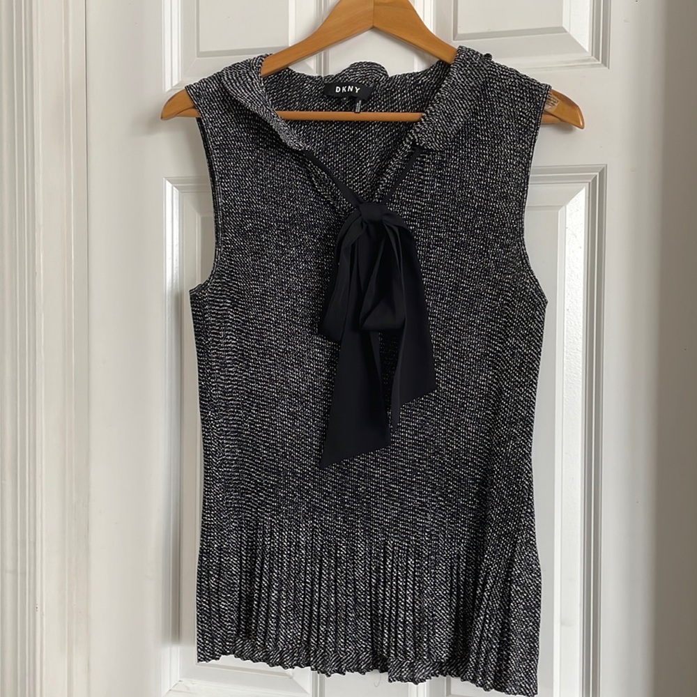 DKNY women’s sleeveless top new without tags